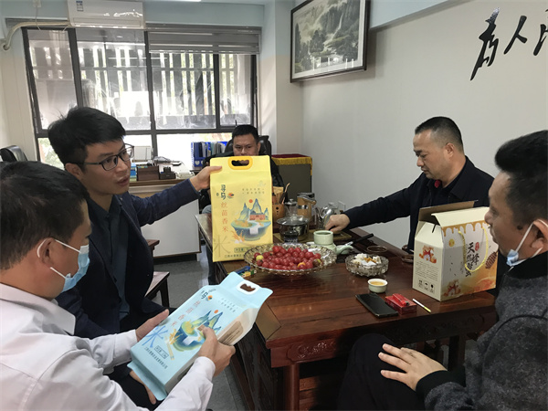 通过深圳帮扶单位把长粮公司丝苗香米推向各单位食用